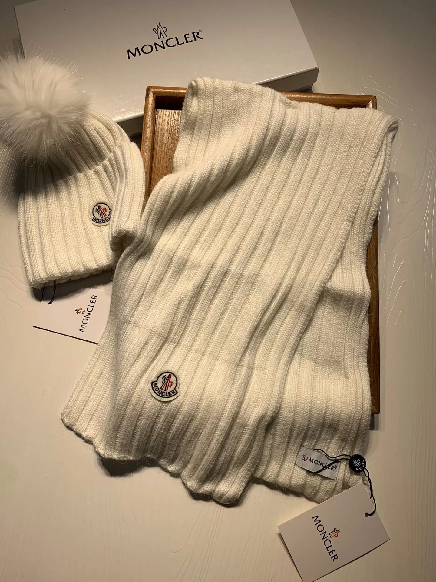 moncler hat and echapres set s_127ab0b1